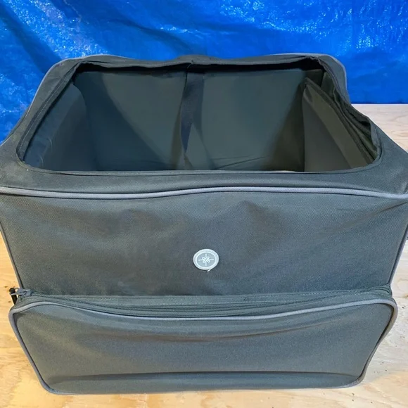 Petco car /booster seat for pets under 25 lbs - Picture 4 of 10